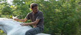 Just as in a traditional “Western” plot: Construction worker Meinhard is riding a horse.