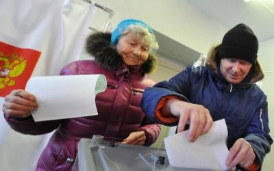 People cast their ballots at a polling station in Yelizovo, about 30 kilometers ( 19 miles) north-east from Petropavlovsk-Kamchatsky, capital of Kamchatka Peninsula region, Russian Far East, Russia, on Sunday, March. 18, 2018. Polls have opened in Russia's Far East for the presidential election in which Vladimir Putin seeks a 4th term. (AP Photo/Alexander Petpov)