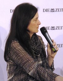 469px-Andrea_Maria_Schenkel_Leipziger_Buchmesse_2012_1