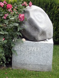 Zentralfriedhof, E.J., Quelle: Wikipedia