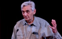 Howard_Zinn_at_lectern_cropped
