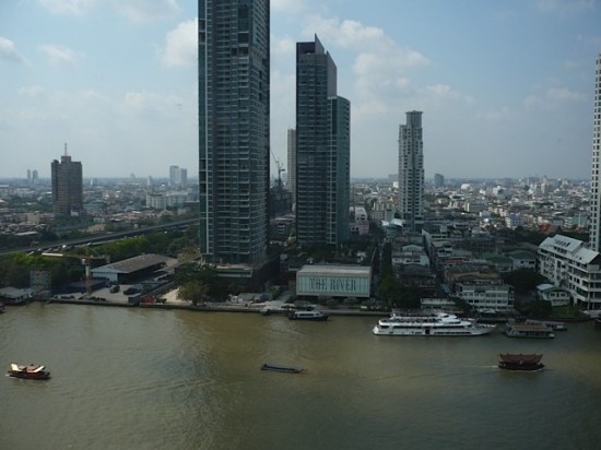 Blick vom Shangri la Hotel auf den Chao Phrya  
