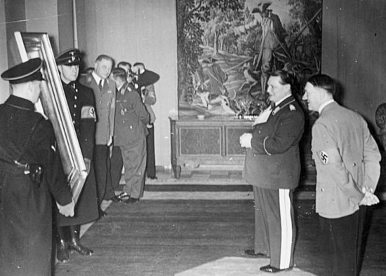 Hitler schenkt Göring zum Geburtstag ein Gemälde, 1938
