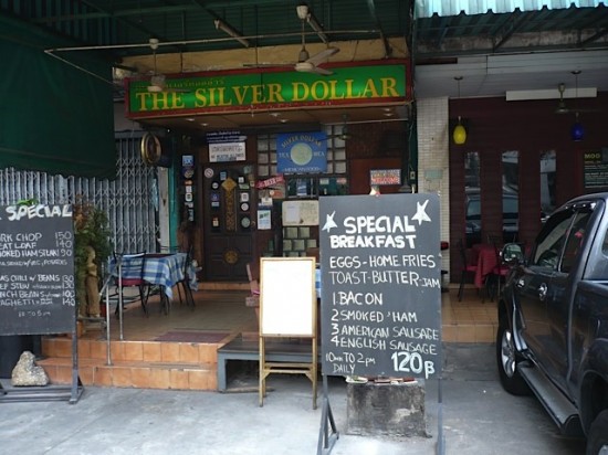 Expat-Pinte in Bangkok, von Christopher G. Moore gern frequentiert  