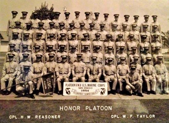 USMC boot camp graduation, October 1954. Joseph Wambaugh, age 17, is 3rd row down, 5th from the right. Quelle: Facebook