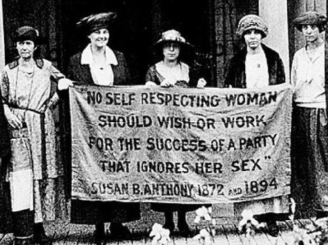 SISTERLY advice. Campaigners for Theodore Roosevelt, candidate for president of the United States in 1912 as nominee of the Progressive Party—the first nationwide political organization to endorse women’s suffrage. (Seven years later, the 19th Amendment to the Constitution became the law of land, guaranteeing women the right to vote.)