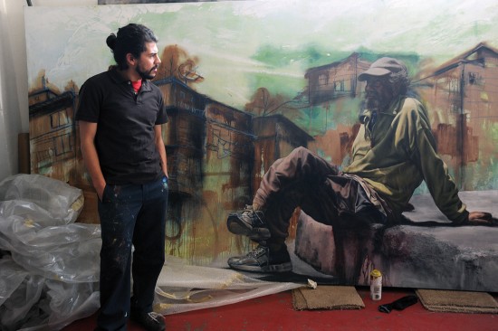The artist Alfredo Gutierrez with his portrait of an American homeless man in Tijuana, Baja California, Mexico (© Stefan Falke)