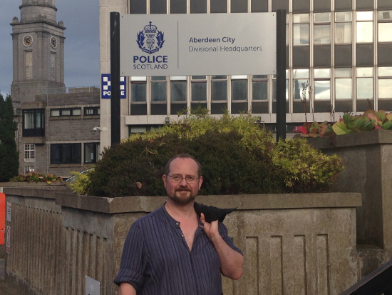 Das HQ der Polizei von Aberdeen. Auch wenn MacBride in seinen Romanen nicht zimperlich mit den Coppers umgeht, braucht er sich nicht zu verstecken