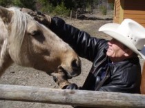 Jim with Love That Santa Fe (Fotoquelle: http://jamesleeburke.com