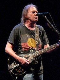 360px-Neil_Young_in_Nottingham_2009_(k)