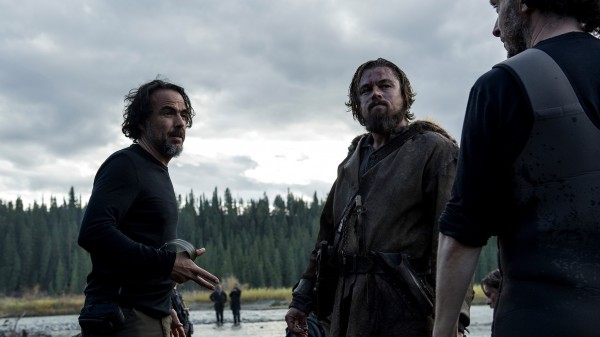 Alles echt: Regisseur Alejandro González Iñárritu bei Aufnahmen unter realen Lichtbedingungen am Set