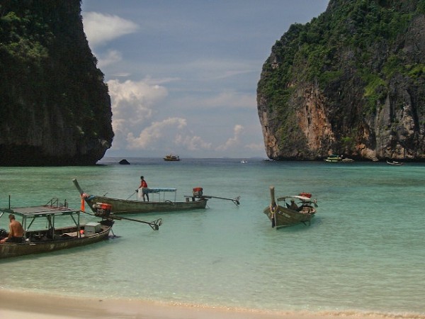 "The Beach"-Drehort Maya Beach, Thailand (© Chmouel Boudjnah, Wikimedia Commons)