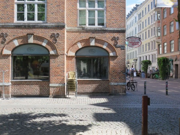 In der Blågårdsplads-Apotek stoßen Moussa und Axel zusammen (c) TGohlis