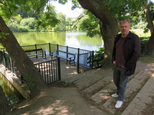 Jesper Stein im Ørstedspark am Fundort der Leiche von Marie Schmidt (in "Weißglut") (c)TGohlis