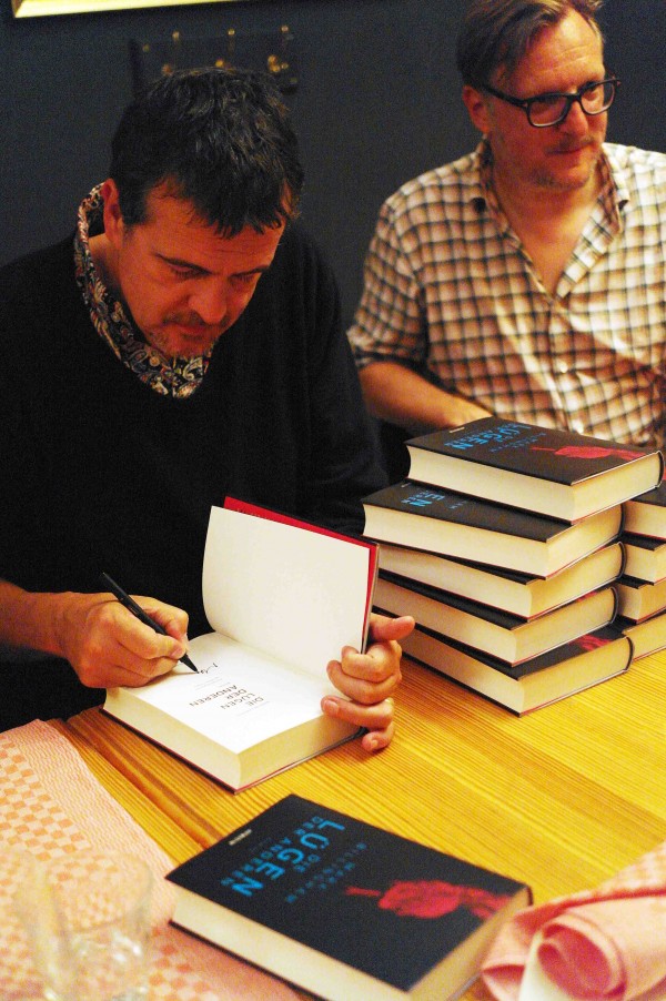 Billingham signiert, Müntefering sinniert (c) Atrium Verlag