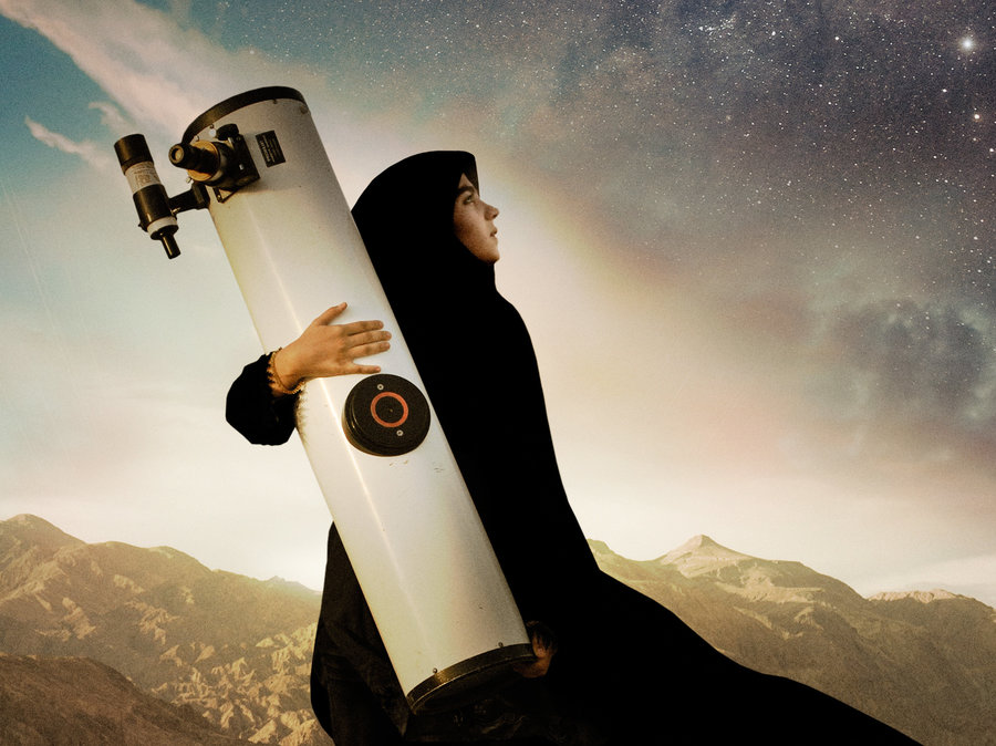 sepideh_-filmens-billlede_-lavkant_-sepideh-med-teleskop_-credit-paul-wilson-5f9ce8b86bafec0b2227471c42a8e4727906c6de-s900-c85