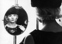 cleo-from-5-to-7-1962-001-corinne-marchand-mirror-00n-d42