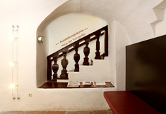 Sitzecke und Aufgang im Erdgeschoss Haus der Fotografie