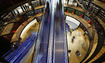 Visitors travel on an escalator after the opening of Birmingham Library in central England / Bild: (c) REUTERS (DARREN STAPLES)