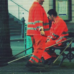 Orange Männer