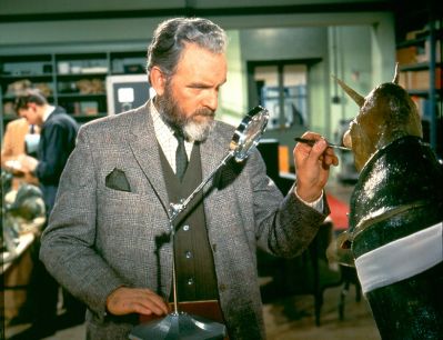 Quatermass und eines der Aliens