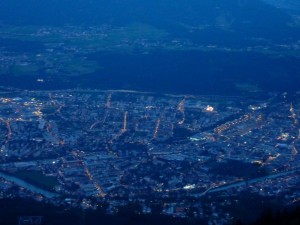 Innsbruck von oben - Little ole' town by nigh