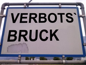 Verbotsbruck Schild