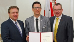 Landeshauptmann Günther Platter, Florian Kurzthaler, Landesrat Johannes Tratter (von links nach rechts. (c) Land Tirol