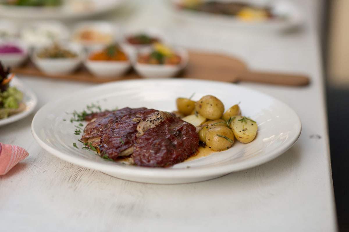 Kalbsfleisch mit Pastırma Schinken + Champignonsauce