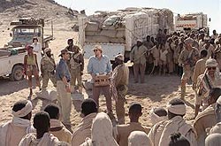 Jenseits aller Grenzen (Beyond Borders) (R: Martin Campbell)