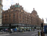 Harrods nutzt Twitter, Facebook und Pinterest für eine Kampagne Harrods nutzt Twitter, Facebook und Pinterest für eine Kampagne