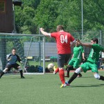 Bayer 04 zieht ab. Der Goalie hält. Das wäre die Entscheidung gewesen.