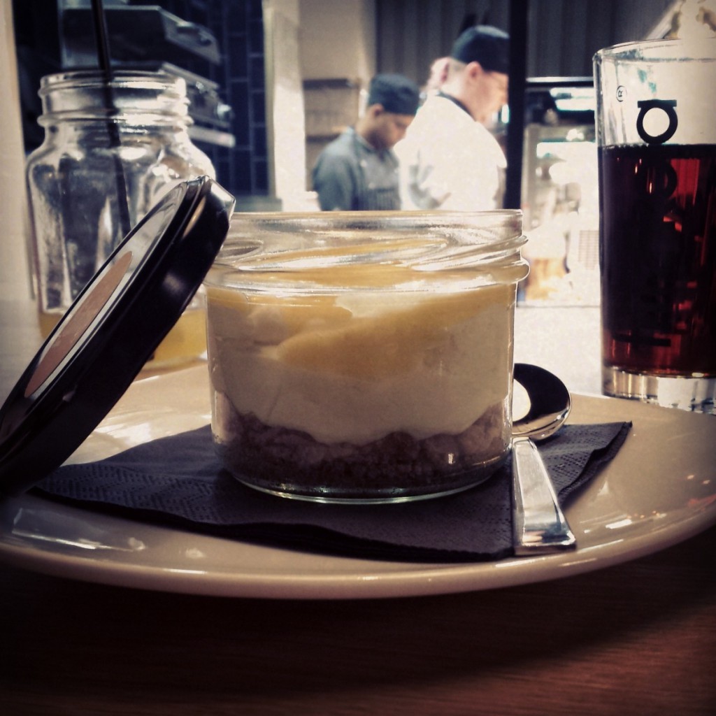 Zitronen Cheese Cake im Glas. Alter Schwede.