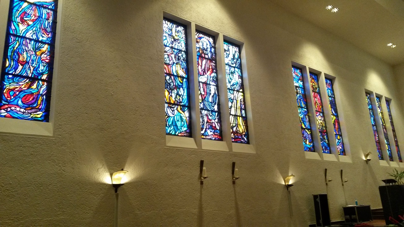Mein zweiter Blick in der Kapelle fiel auf diese wunderschönen Fenster.