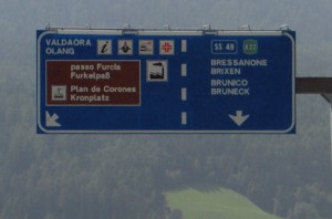 Segnaletica_bilingue_AltoAdige