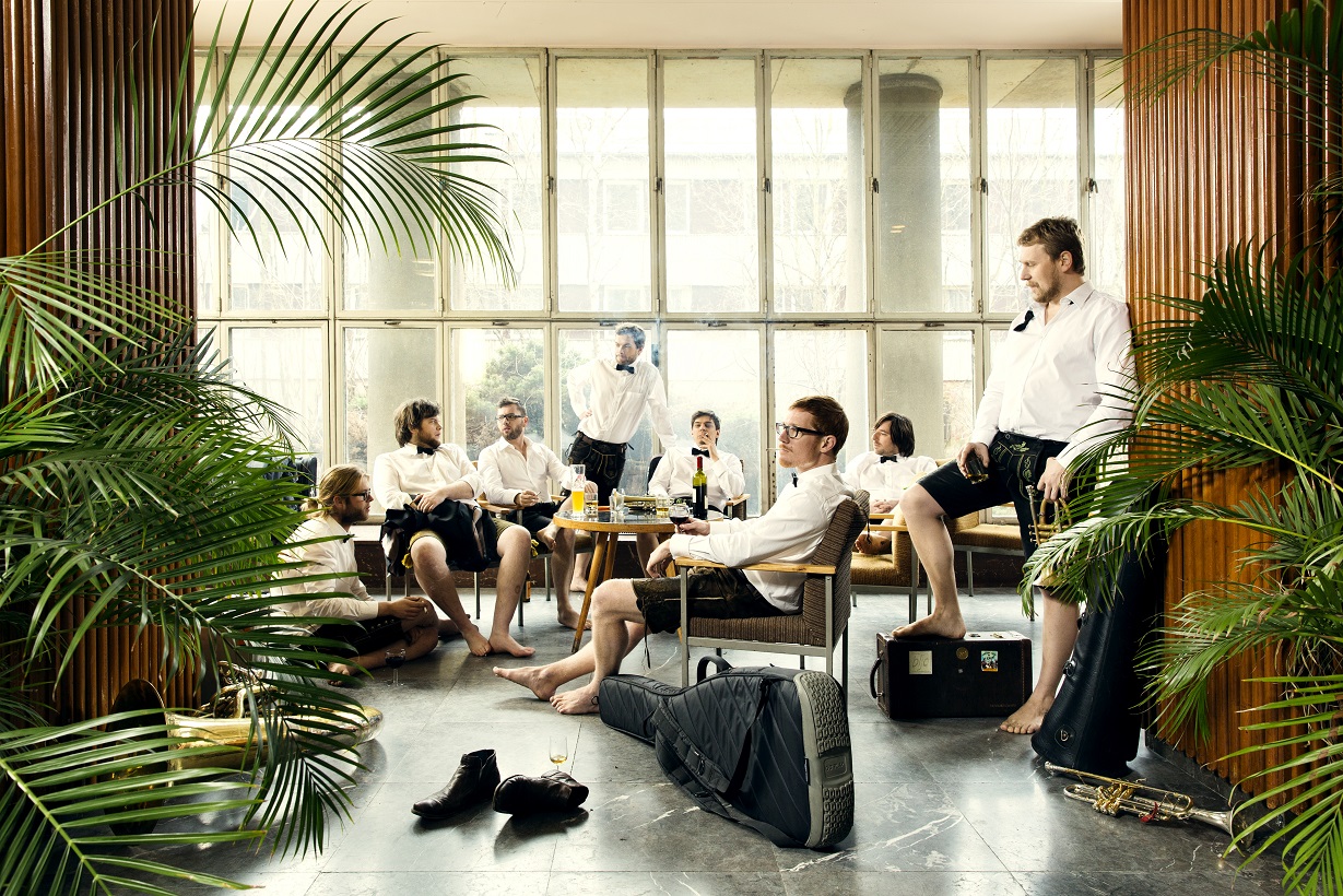 Coole Jungs, die auch die Lederhose wieder tragbar machen: La Brass Bands (Bild: Gulliver Theis)
