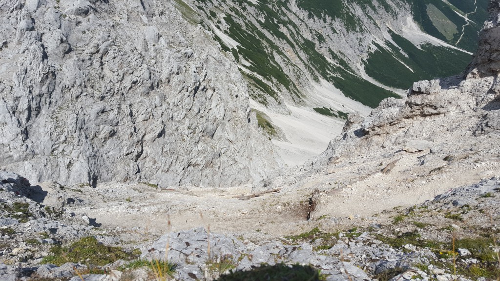 Der Blick vom Grad aus in Richtung Halltal.