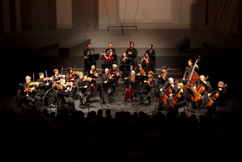 Das Kammerorchester München in Innsbruck? Sehr vielen Menschen egal. Hauptsache Bier und Till Schweiger (Bild: Florian Ganslmeier)