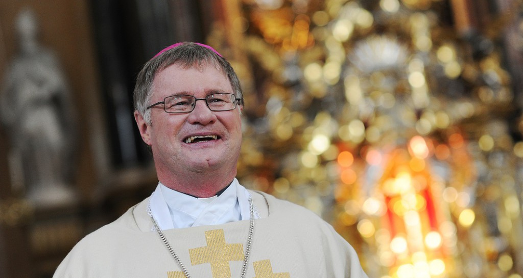 Bischof Manfred Scheuer ist die Lebenlust oft ins Gesicht geschrieben. Dafür sind sicherlich auch die Berge mitverantwortlich (Bild: Diözese Innsbruck)