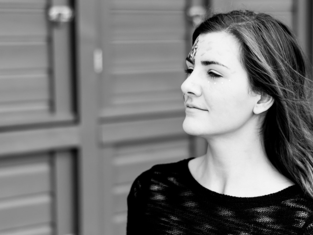 Erweitert die klanglichen und spieltechnischen Möglichkeiten des Theremin: Carolina Eyck (Bild: www.carolinaeyck.com)