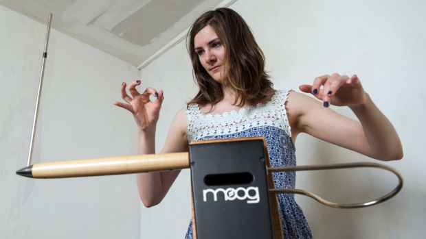 Wenn das Theremin ertönt, passiert garantiert nichts Gutes!
