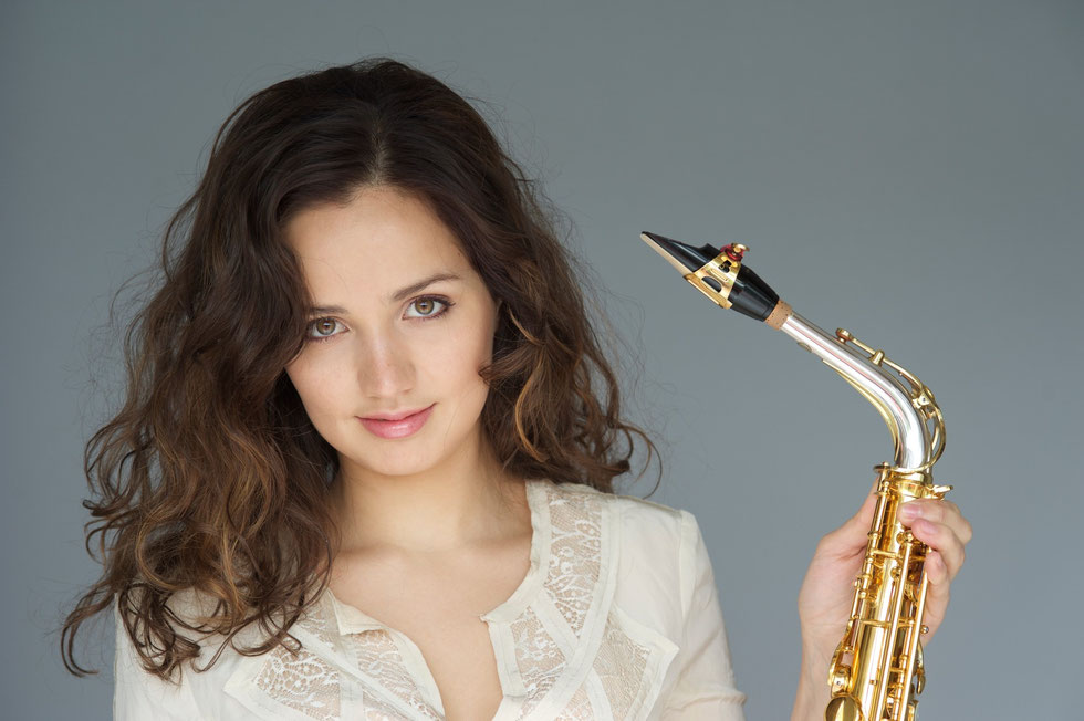 Bringt das Saxophon in die klassische Musik mit einem Paukenschlag zurück: Asya Fateyeva (Bild: Neda Navaee)