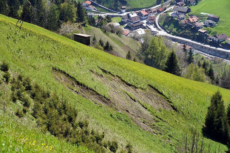 Der Beginn weitreichender Erosion: Hangrutschungen, die ebenfalls Muren auslösen können (Bild: Danijel Jovanovic)