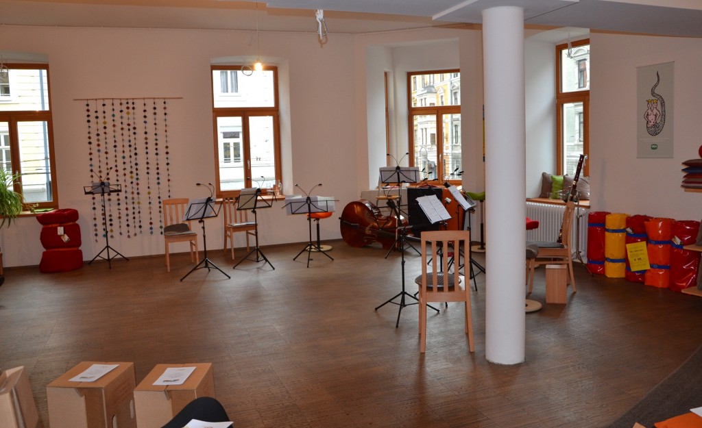 Klassische Musik trifft Möbel trifft Schuhe trifft Matratzen