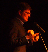 Roger W. beschirmt