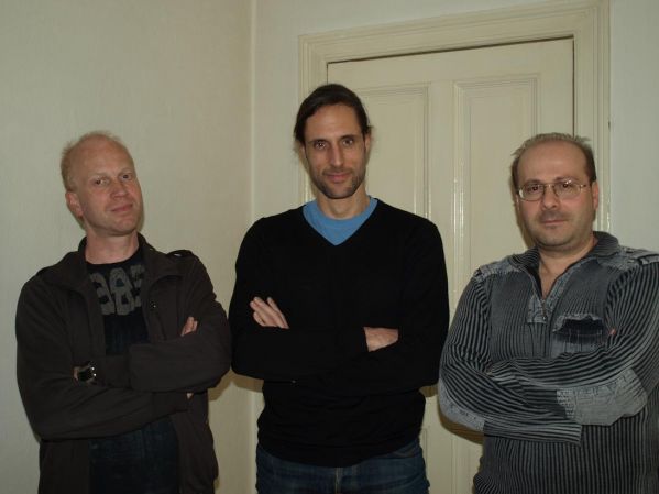 Wolfgang Strauss, Jaron Löwenberg (Larry Brent) und Siemon Hrissomallis (v.l.)