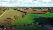 Knicklandschaft in Schleswig-Holstein. Auf dem Hof Viehbrook in Rendswühren,dort wurde im Oktober 2017 die Preisverleihung des Knick-Wettbewerbs gefeiert. © NDR, honorarfrei 