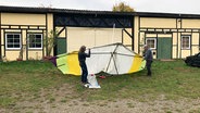 Mit ähnlichen Drachen versuchten Kienöl und Kuschmierz 1986, von einem Hochhausdach in Ost-Berlin in den Westen zu fliehen. © NDR/Inka Blumensaat, honorarfrei 