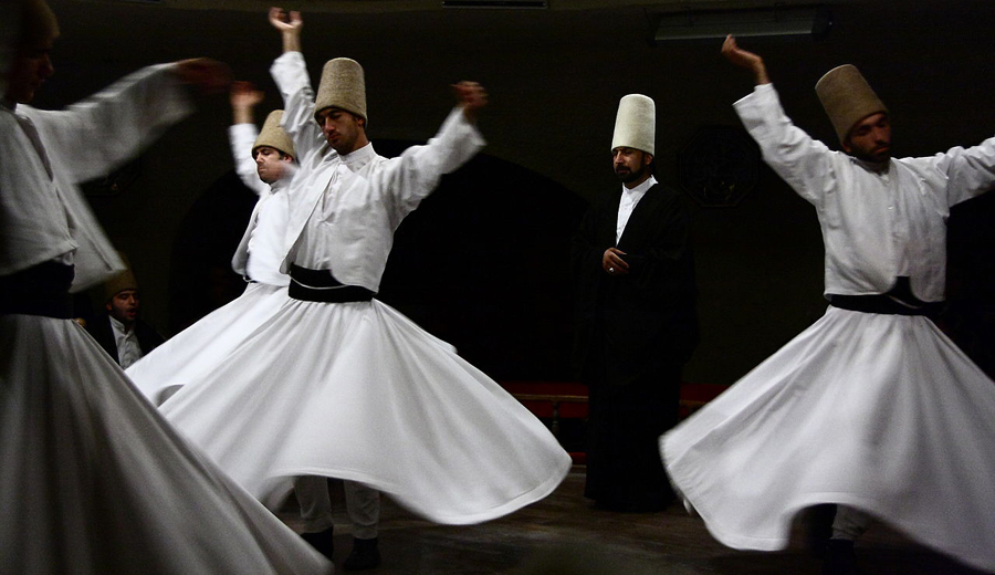 1280px-Dervishes_Avanos_Schorle_CC BY SA 30