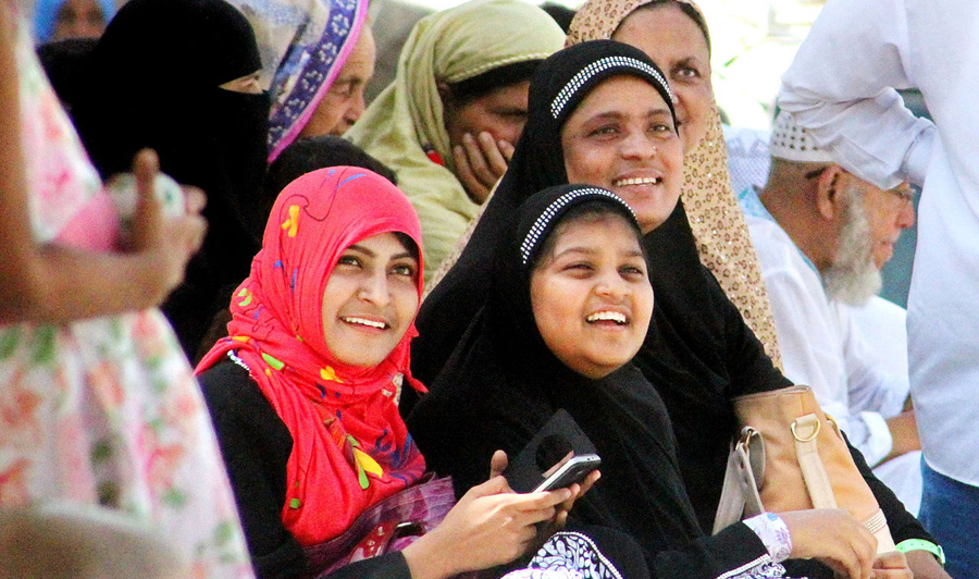 Bangladeshi_Women_at_Jabal_al-Noor,_Makkah_on_4_April_2015_Mohammed Tawsif Salam_CCBYSA40